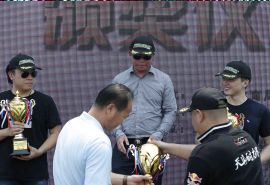 上海市体育局副局长赵光圣颁奖